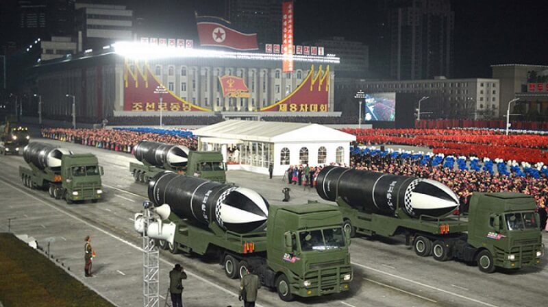 رژه شببانه موشک های کره شمالی
